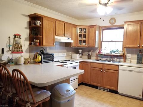 236 E Wisconsin Ave, Sebring, OH 44672 photo 4