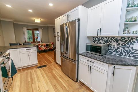 9229 Elsmere Dr, Parma, OH 44130 photo 11