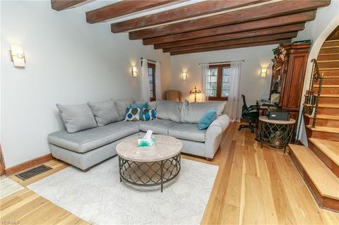 9229 Elsmere Dr, Parma, OH 44130 photo 4
