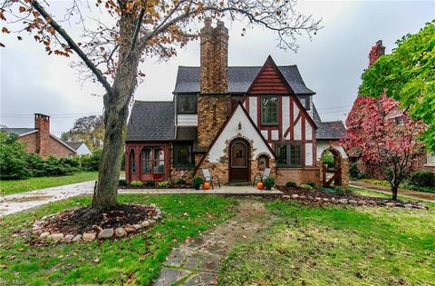 9229 Elsmere Dr, Parma, OH 44130 photo 1