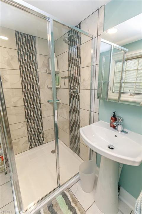 9229 Elsmere Dr, Parma, OH 44130 photo 15