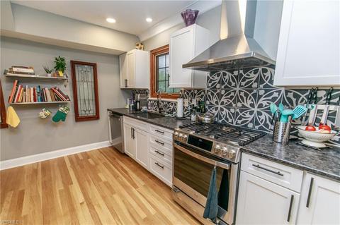 9229 Elsmere Dr, Parma, OH 44130 photo 7