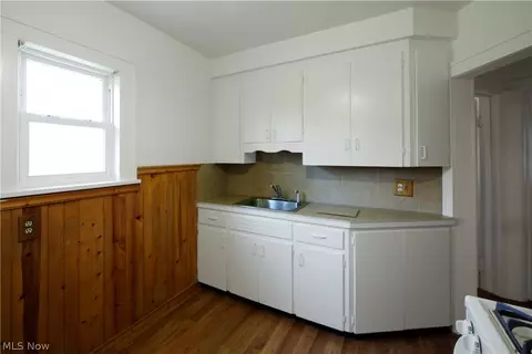 2116 E 28th St, Lorain, OH 44055 photo 9