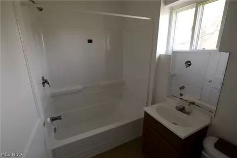 2116 E 28th St, Lorain, OH 44055 photo 11