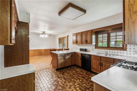 1635 Creighton Ave, Akron, OH 44310 photo 5