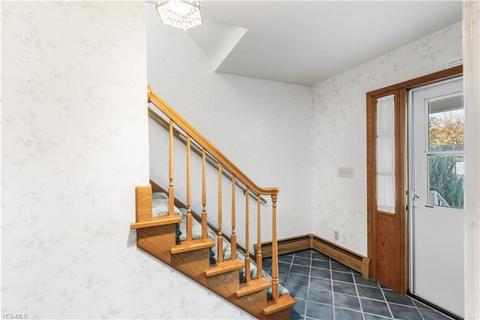 1635 Creighton Ave, Akron, OH 44310 photo 4