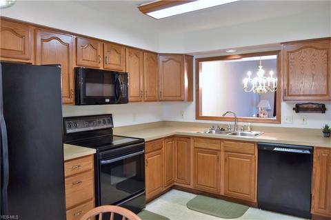 128 Augusta Dr, Elyria, OH 44035 photo 2
