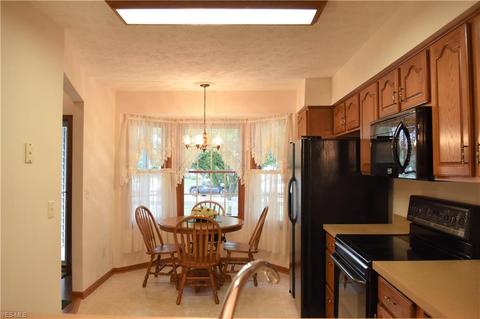 128 Augusta Dr, Elyria, OH 44035 photo 3