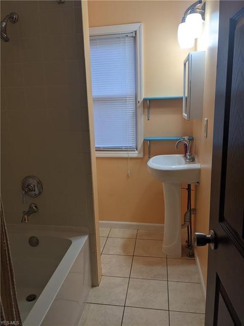440 Maplewood Ave, Struthers, OH 44471 photo 8