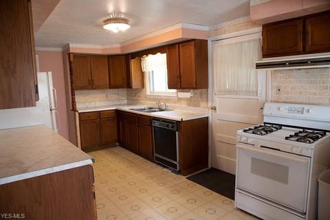 252 Case Ave, Andover, OH 44003 photo 6