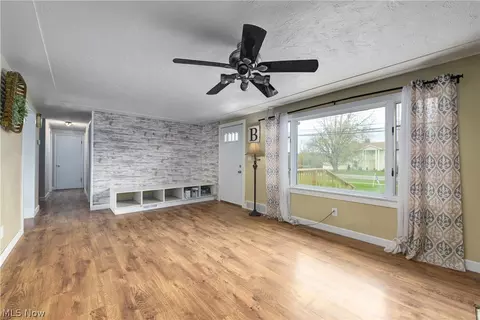 42551 Griswold Rd, Elyria, OH 44035 photo 5