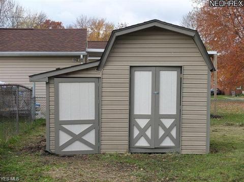 498 Edith Ave, Akron, OH 44312 photo 4