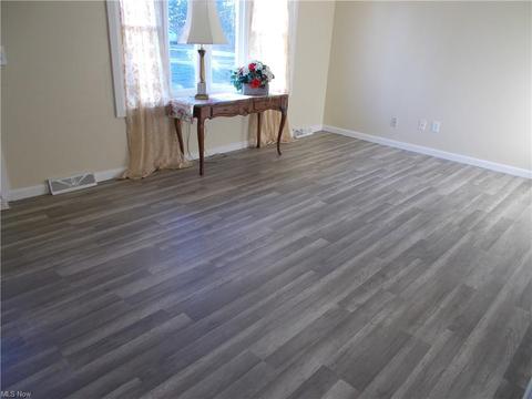 425 Longfellow St, Elyria, OH 44035 photo 5