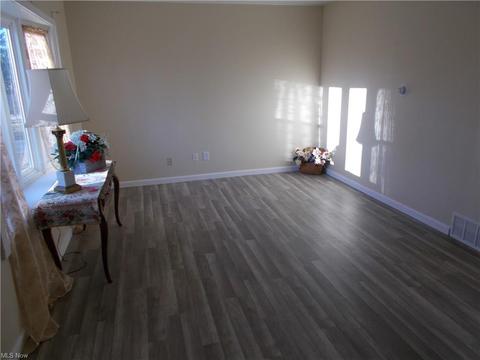 425 Longfellow St, Elyria, OH 44035 photo 9