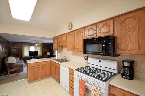 2772 Burden Dr, Parma, OH 44134 photo 3