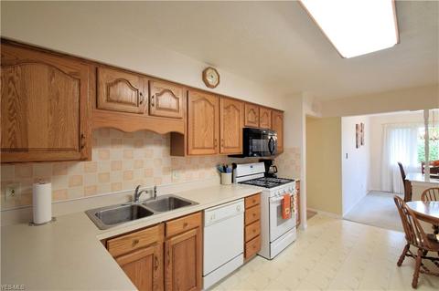 2772 Burden Dr, Parma, OH 44134 photo 4
