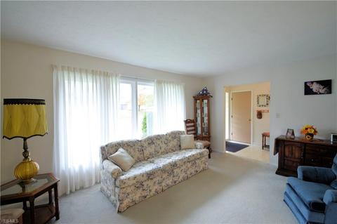 2772 Burden Dr, Parma, OH 44134 photo 9