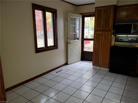 4676 Willowbrook Dr, Mentor, OH 44060 photo 6