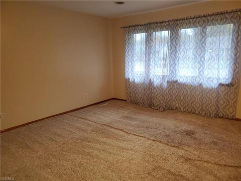 4676 Willowbrook Dr, Mentor, OH 44060 photo 3