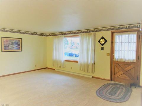 617 E Shaffer, Dover, OH 44622 photo 4