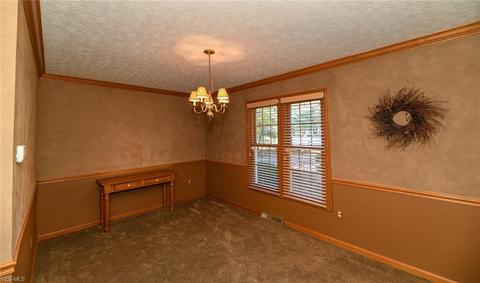 12300 Lyndway Dr, Valley View, OH 44125 photo 16