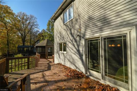 12300 Lyndway Dr, Valley View, OH 44125 photo 28