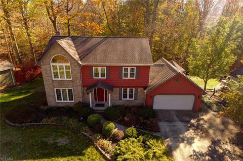 12300 Lyndway Dr, Valley View, OH 44125 photo 1
