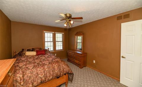 12300 Lyndway Dr, Valley View, OH 44125 photo 22