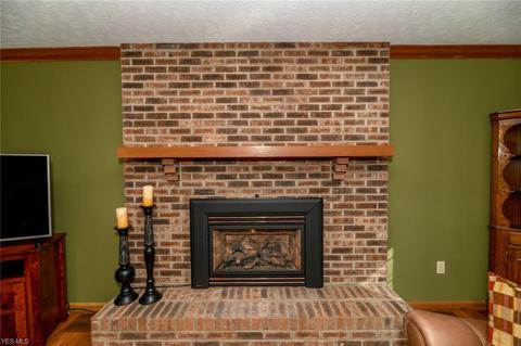 12300 Lyndway Dr, Valley View, OH 44125 photo 10