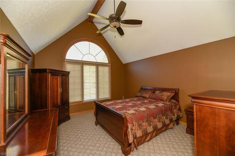 12300 Lyndway Dr, Valley View, OH 44125 photo 19