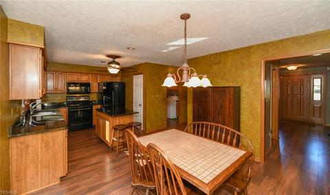 12300 Lyndway Dr, Valley View, OH 44125 photo 11