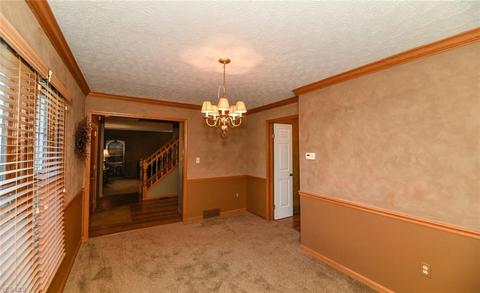 12300 Lyndway Dr, Valley View, OH 44125 photo 17