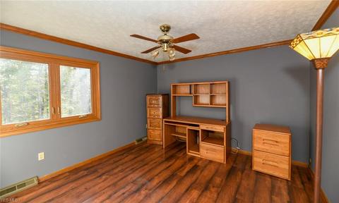 12300 Lyndway Dr, Valley View, OH 44125 photo 23