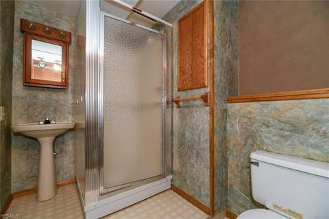 12300 Lyndway Dr, Valley View, OH 44125 photo 27