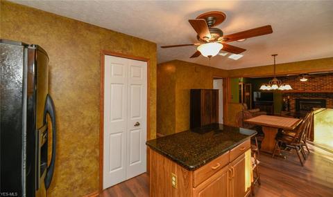 12300 Lyndway Dr, Valley View, OH 44125 photo 15