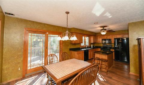 12300 Lyndway Dr, Valley View, OH 44125 photo 12