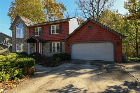 12300 Lyndway Dr, Valley View, OH 44125 photo 2