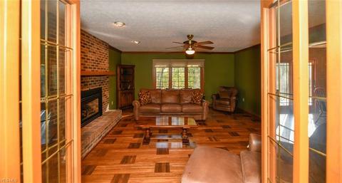 12300 Lyndway Dr, Valley View, OH 44125 photo 7