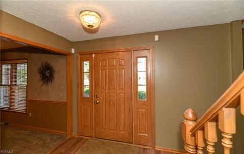 12300 Lyndway Dr, Valley View, OH 44125 photo 4