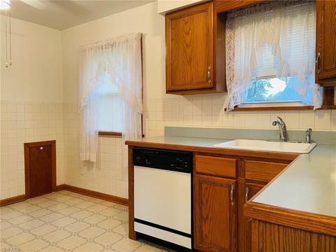 1802 Rockefeller Rd, Wickliffe, OH 44092 photo 11
