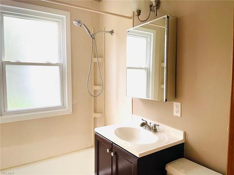 1802 Rockefeller Rd, Wickliffe, OH 44092 photo 7
