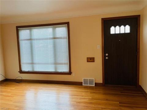 1802 Rockefeller Rd, Wickliffe, OH 44092 photo 2