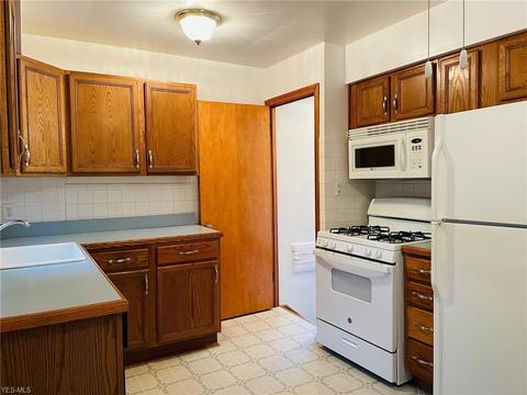 1802 Rockefeller Rd, Wickliffe, OH 44092 photo 3
