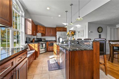 1545 E 300th St, Wickliffe, OH 44092 photo 7