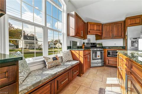 1545 E 300th St, Wickliffe, OH 44092 photo 6