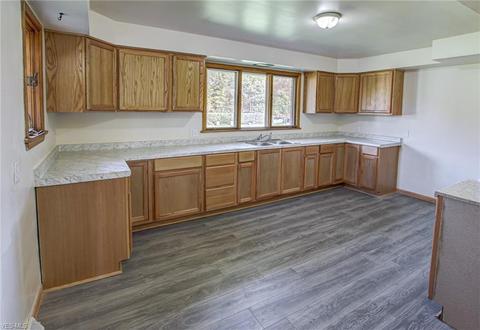 2035 E 37th St, Lorain, OH 44055 photo 3
