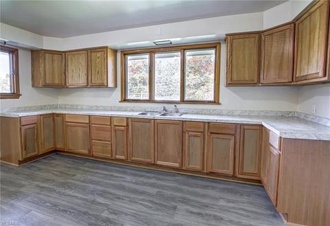 2035 E 37th St, Lorain, OH 44055 photo 2
