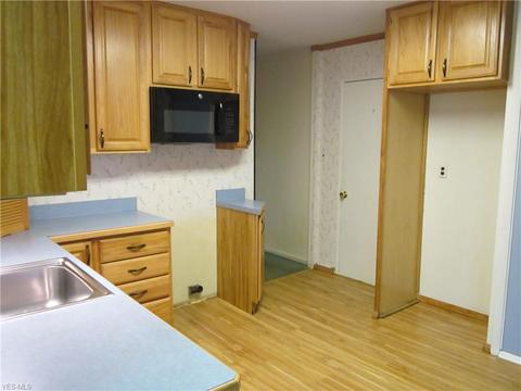 355 Adrian Dr, Berea, OH 44017 photo 8