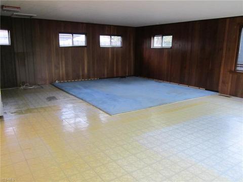 355 Adrian Dr, Berea, OH 44017 photo 13