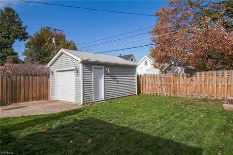 6910 Forest Ave, Parma, OH 44129 photo 5